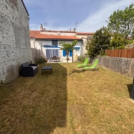 Maison Avec Terrasse Et Jardin , 20 Minutes De La Semesterbostad Saint-Jean-d'Angle